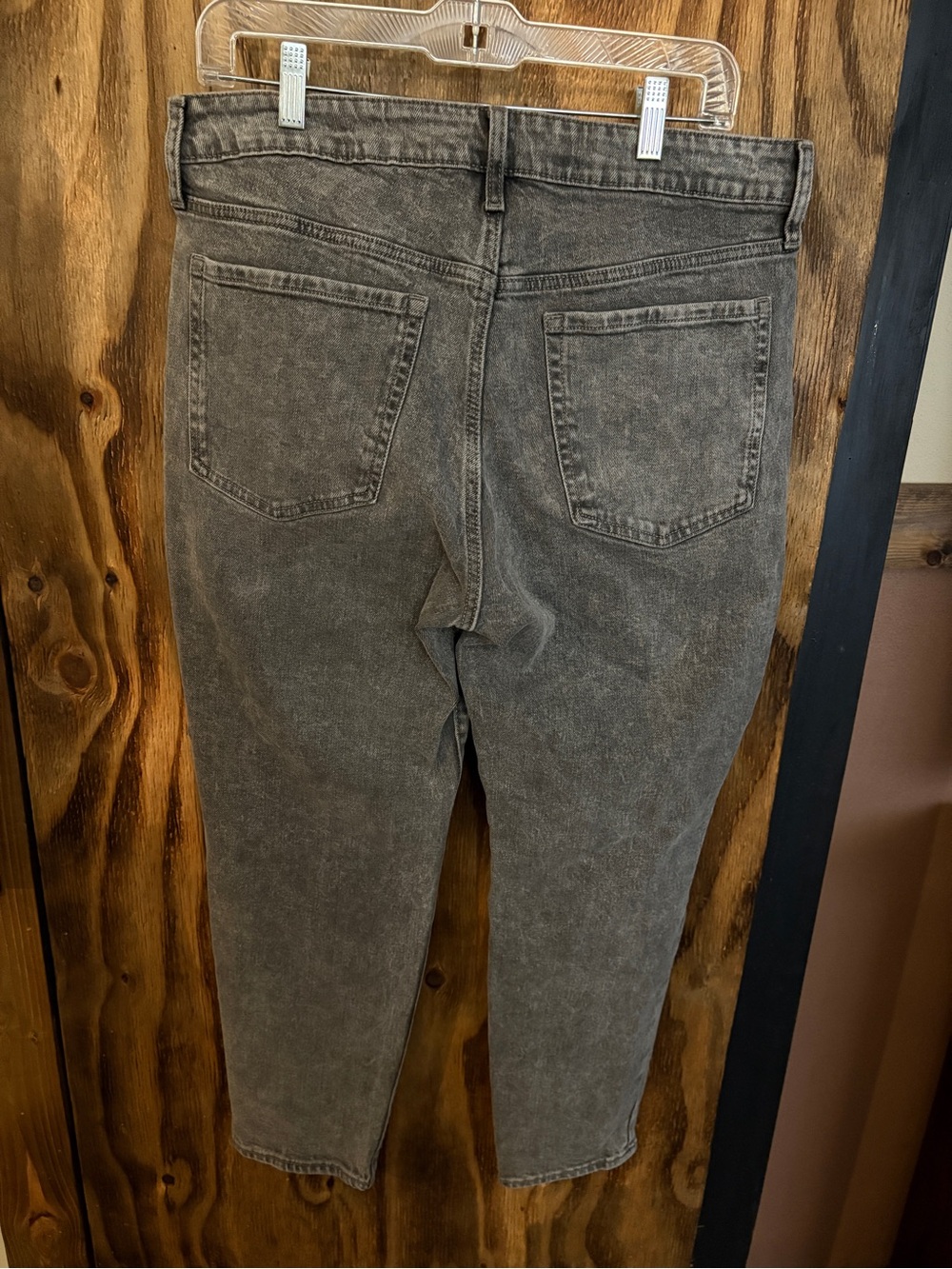 Old Navy Women's Straight Leg Jeans in Washed Charcoal
